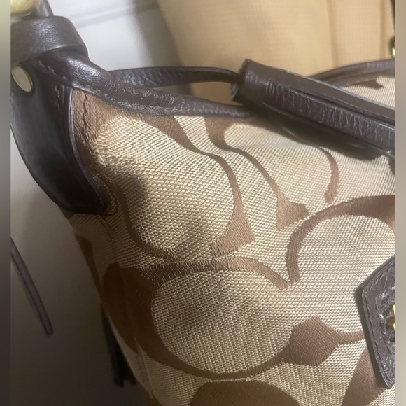 Coach Legacy Signature 21149 - GUC - Picture 11 of 15